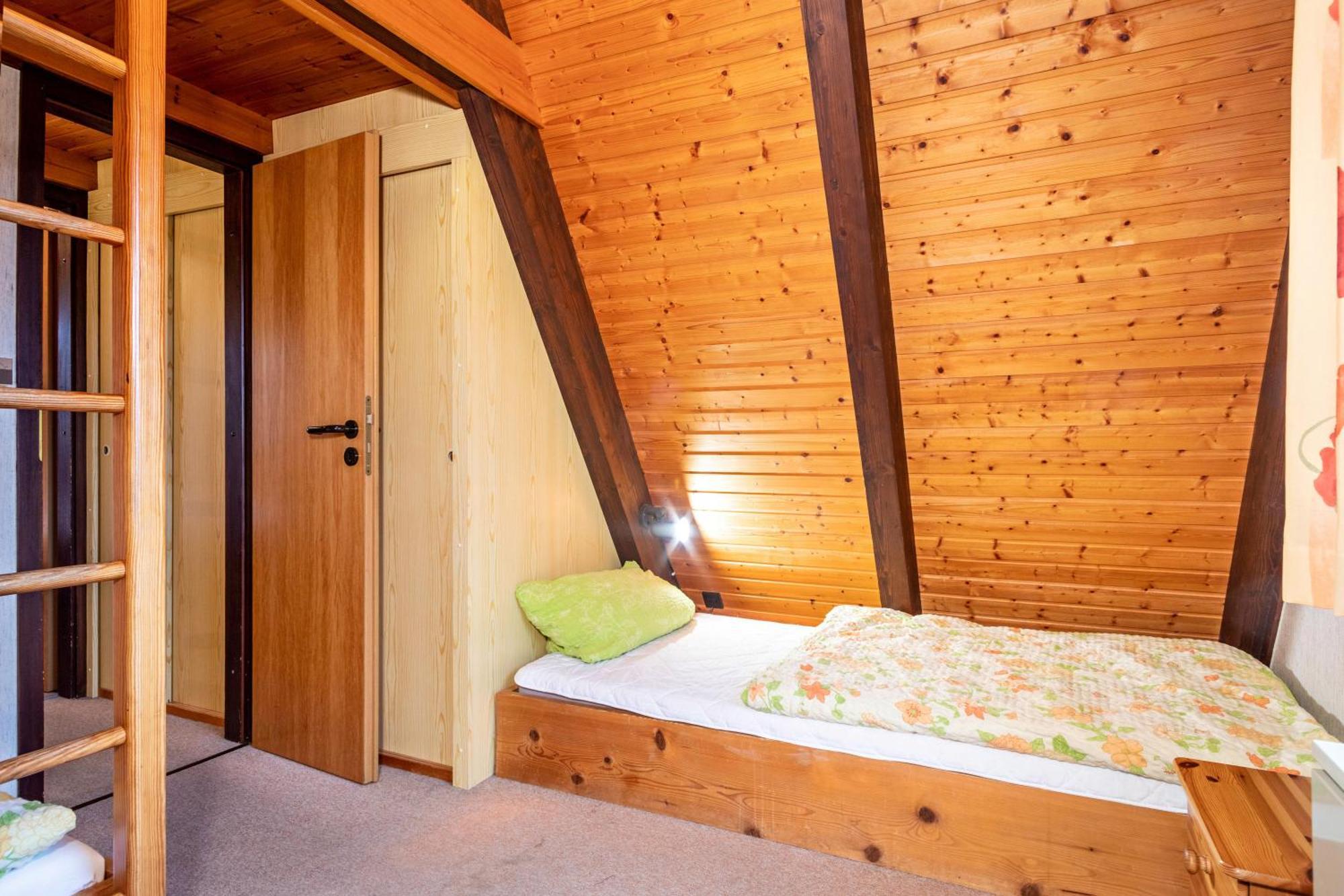 Gemuetliches Nurdachhaus Bodensee * Immenstaad am Bodensee