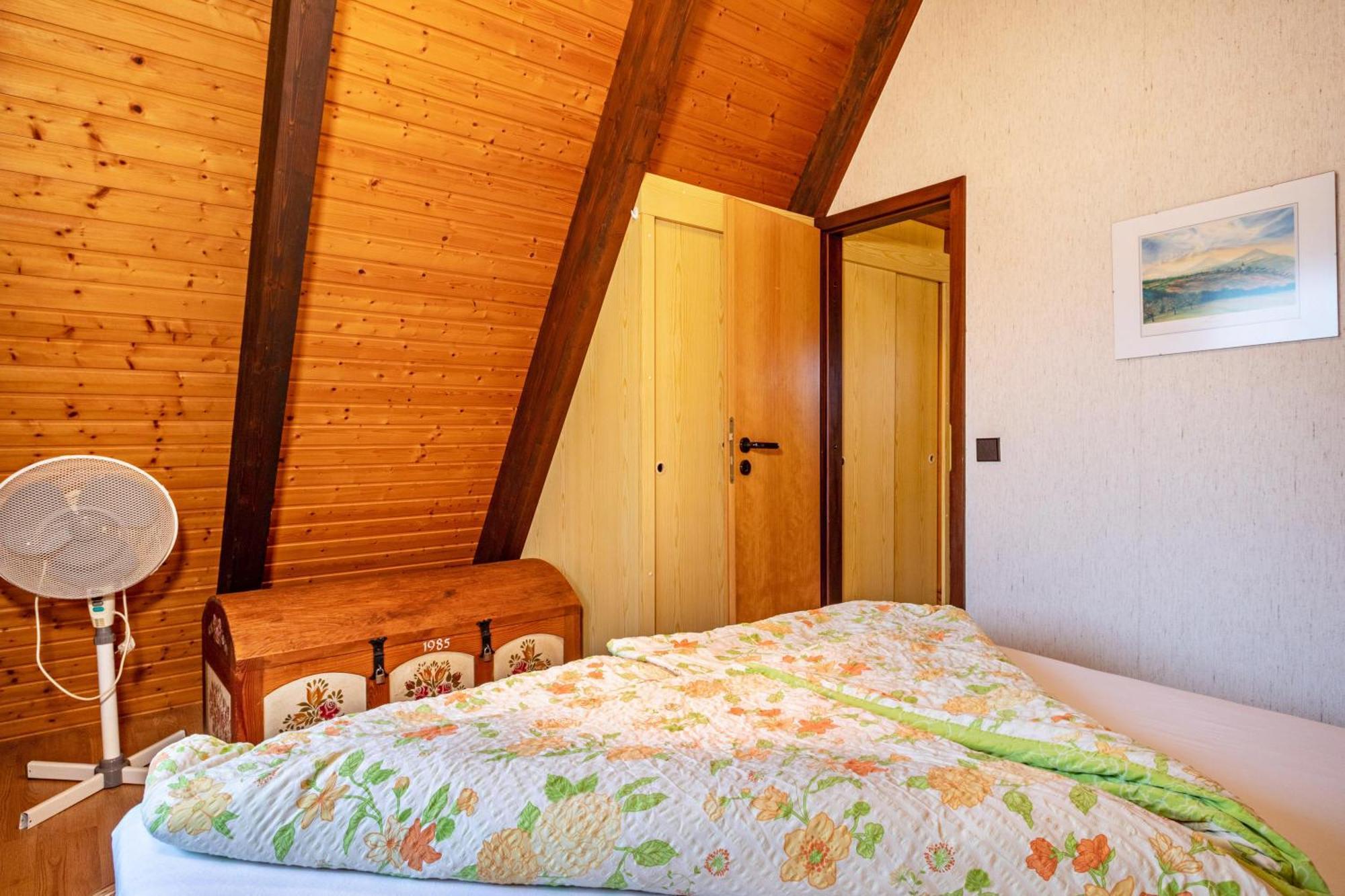 Gemuetliches Nurdachhaus Bodensee