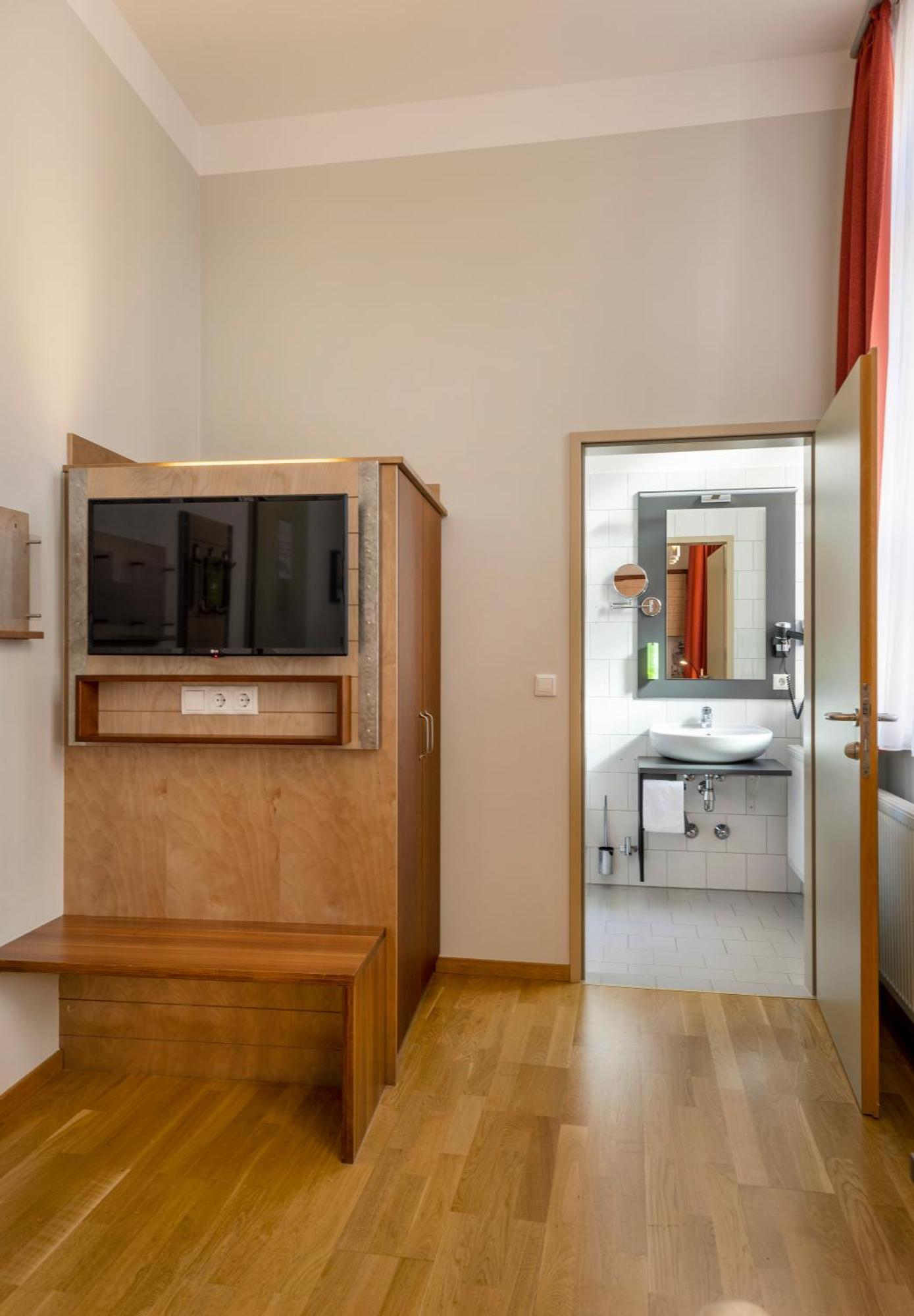 Jufa Hotel 3*