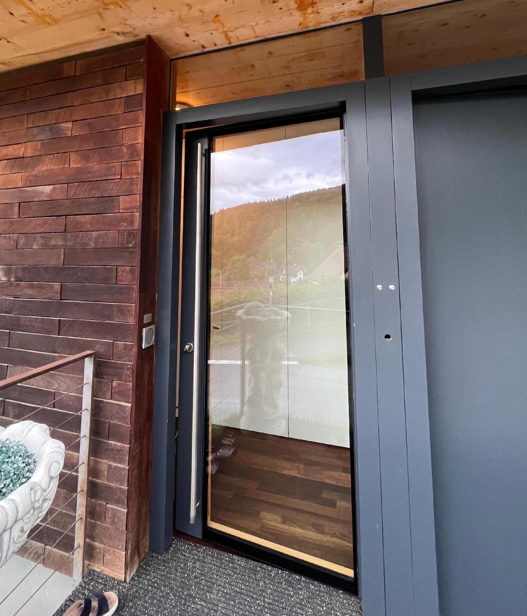 Design-apartment Im Architekten-haus Aus Holz Bregenz