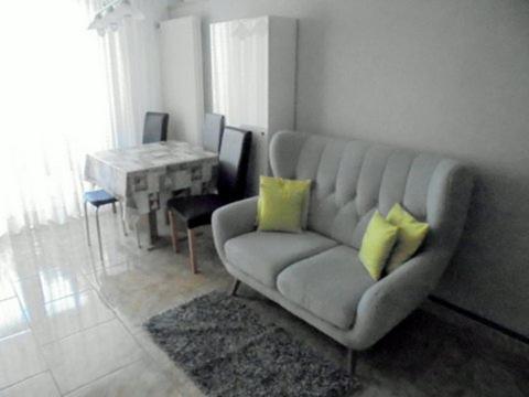 Eva Lange Apartment *