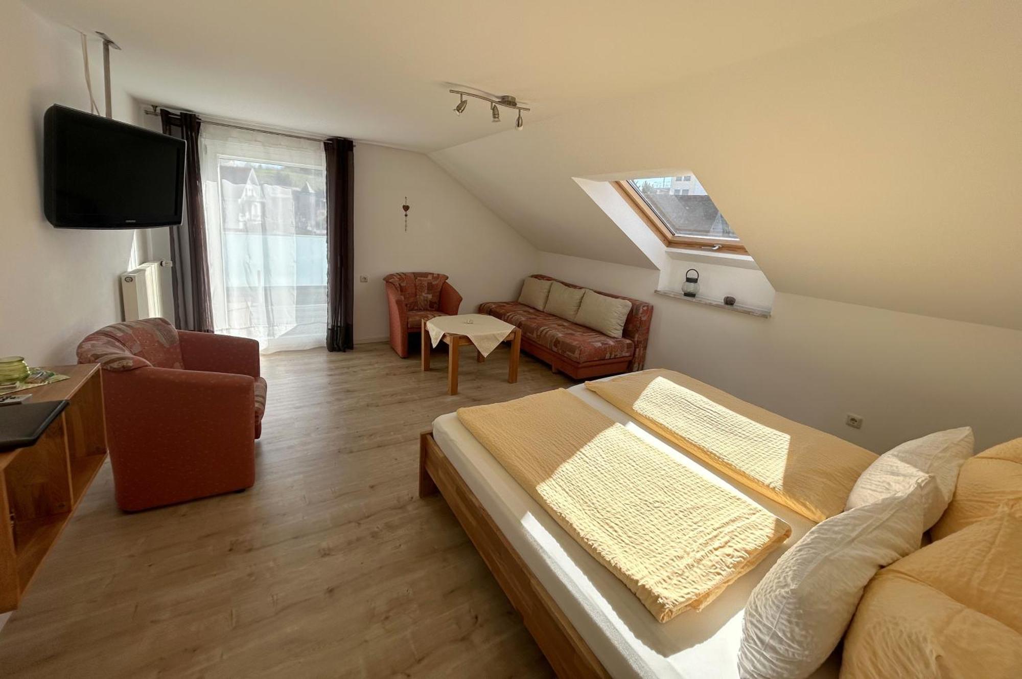 Guest house Gaestehaus Sommertal, Eigener Parkplatz, 800m Zum Bodensee, 300m Zur Altstadt Meersburg