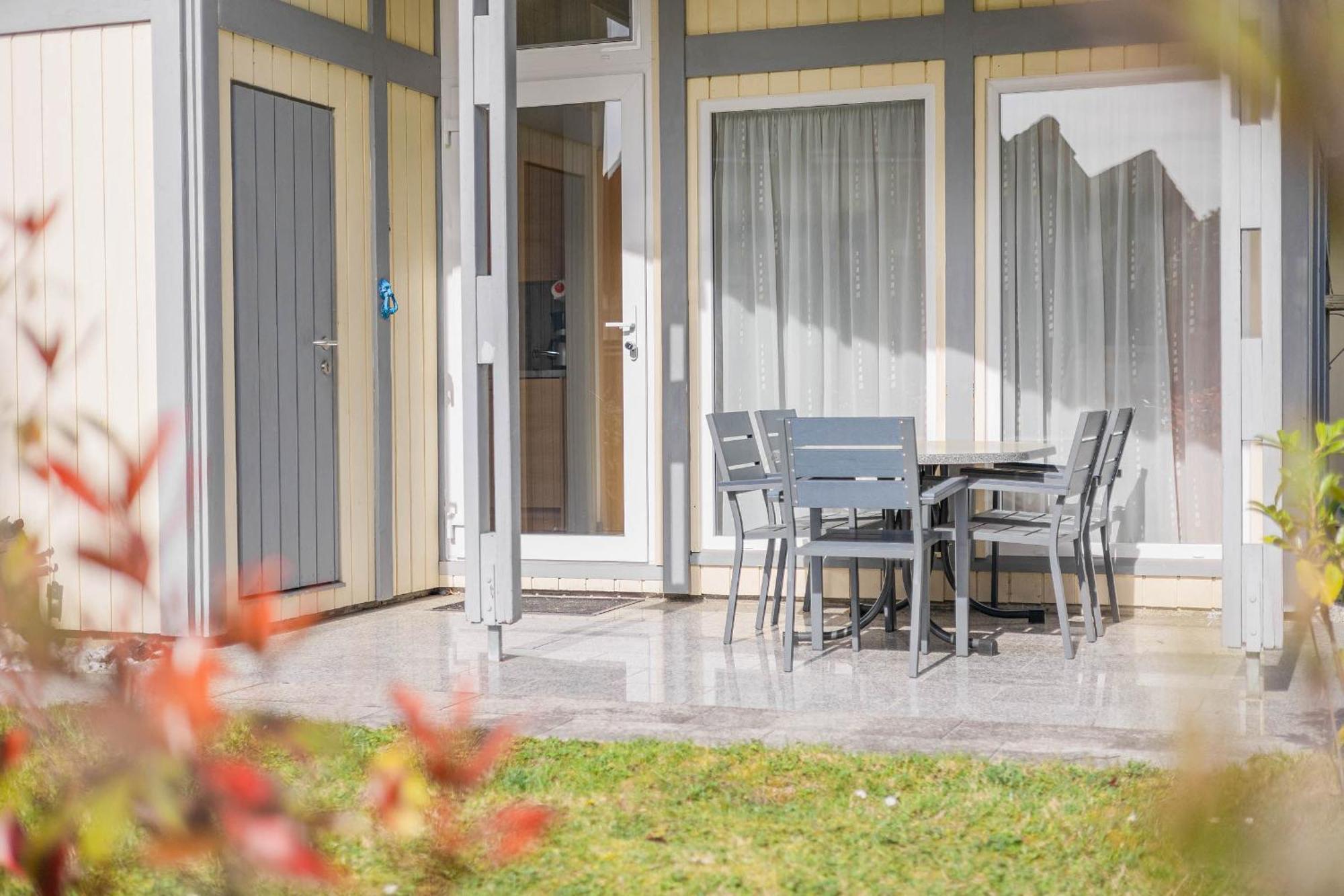 Ferienwohnpark Satteldachhaus Typ 10 Sdr 102 Holiday home Immenstaad am Bodensee