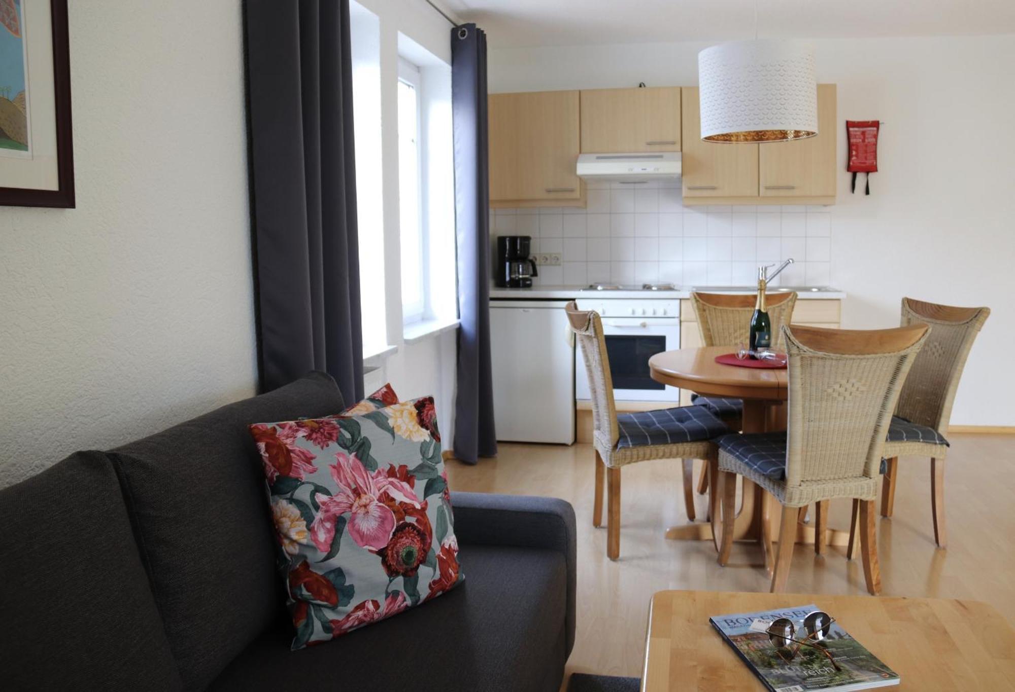 Gaestehaus Maeder Am Hafen Holiday home Uhldingen-Muehlhofen