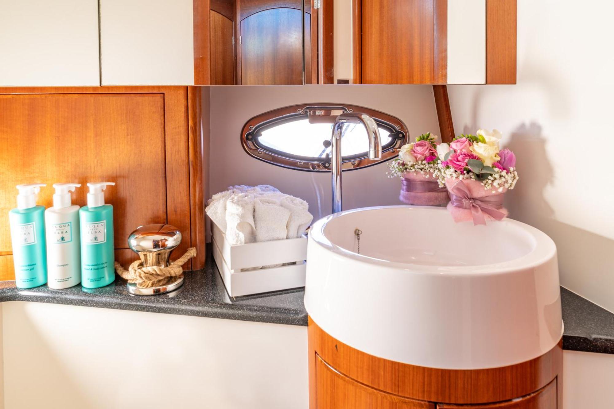Yachthotel Helvetia Spa- Und Wellnessdomizil Hotel 4*