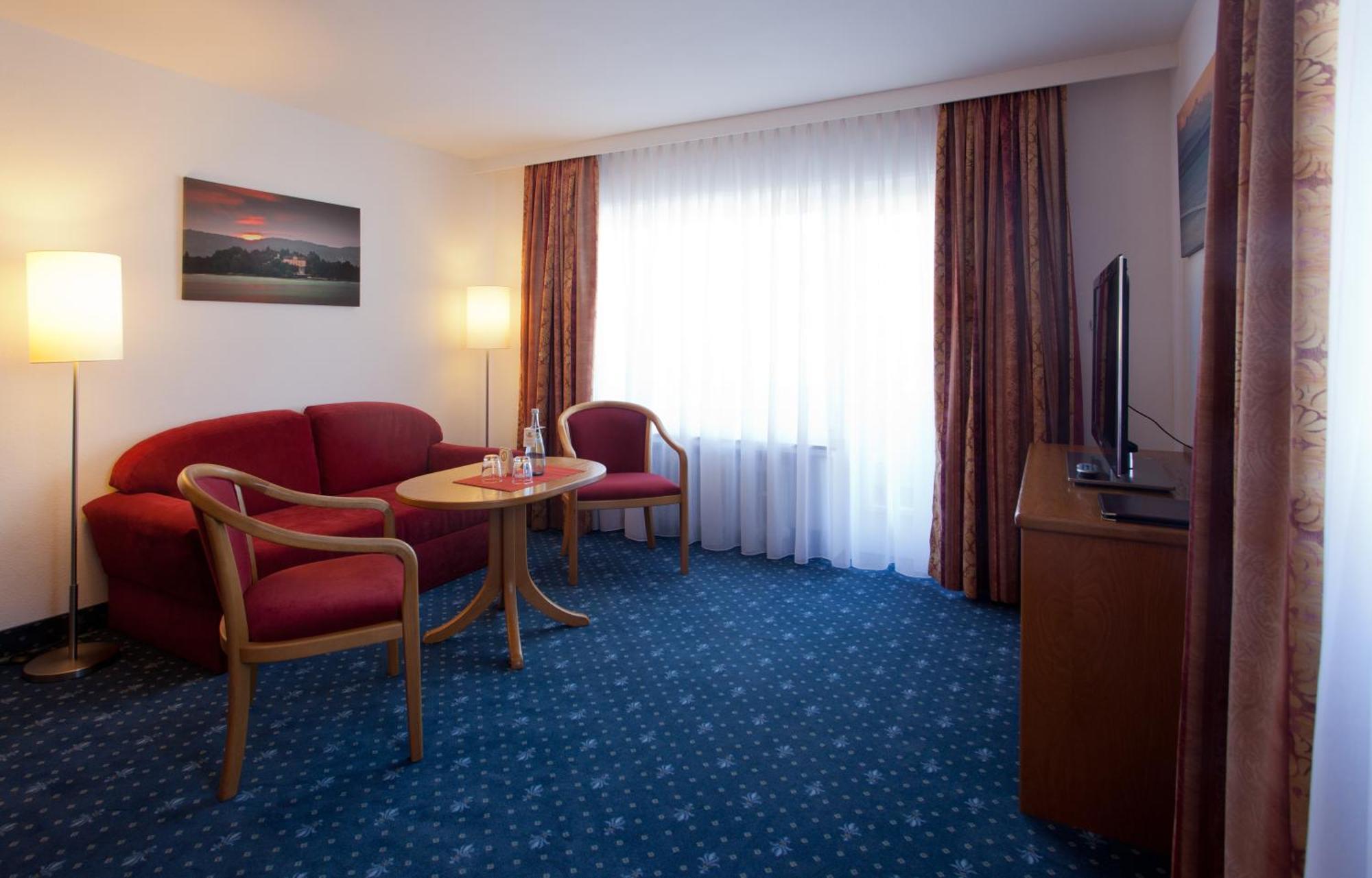 Hotel Knaus Am Hafen 3*