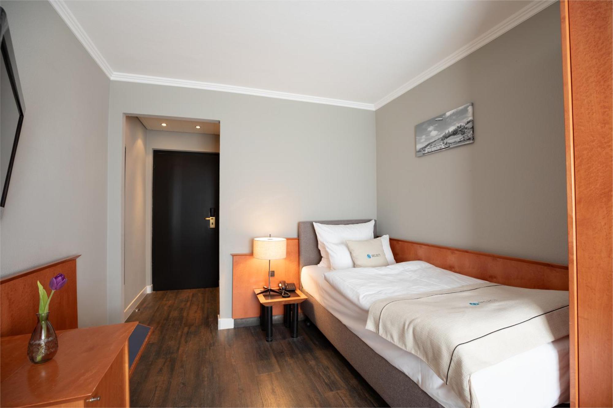 Select Hotel