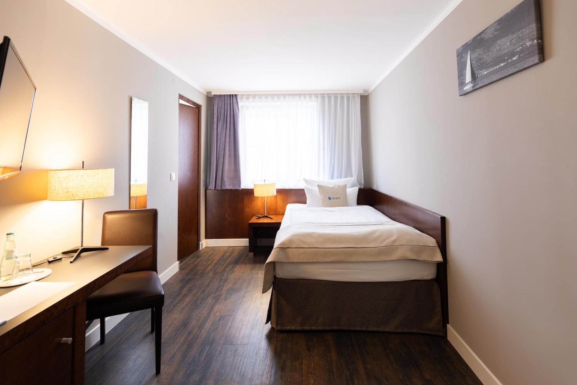 Select Hotel