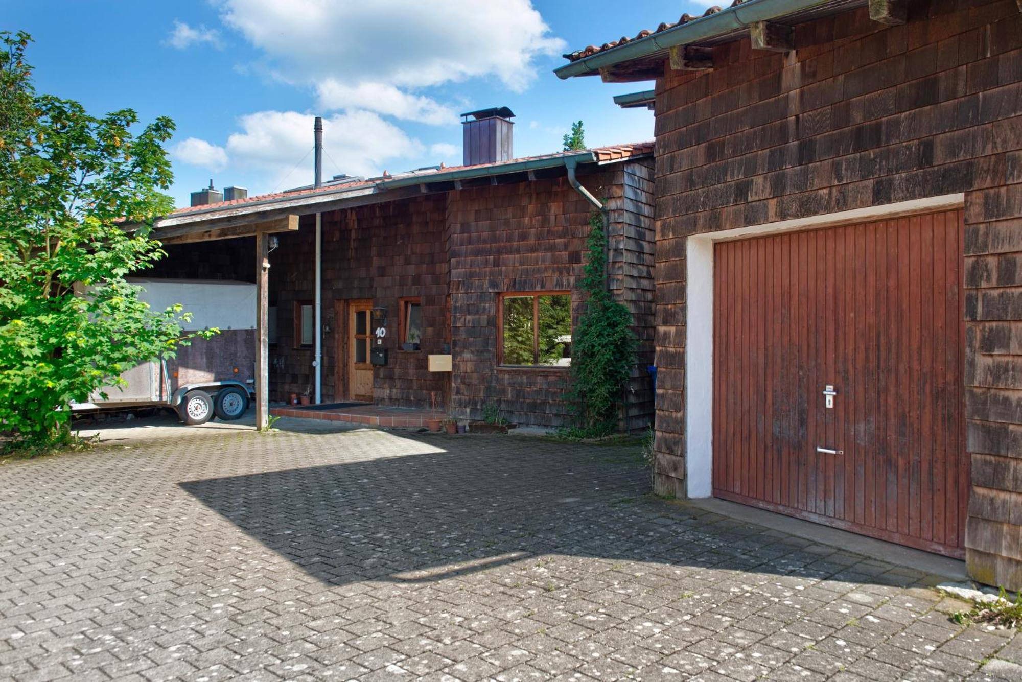 Mit Terrasse Und Garten *