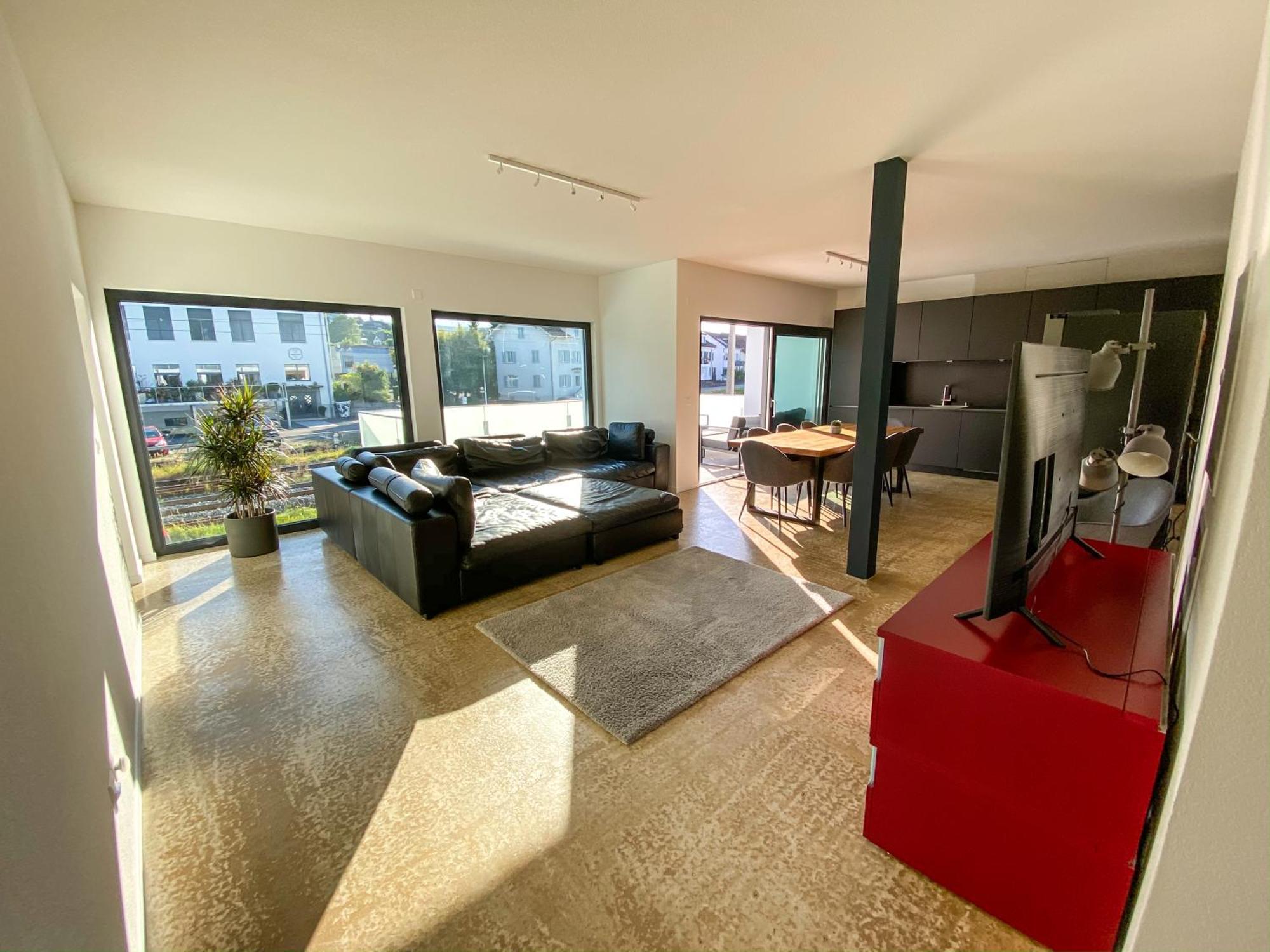 Lakeside Apartment *