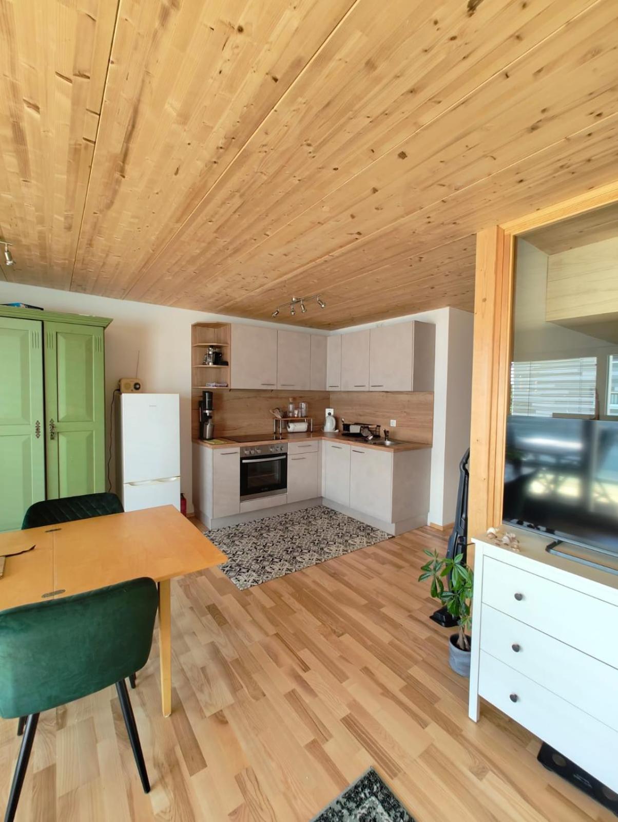 Charismatisch Und Gemuetlich In Guettingen, Nah Zum Buchensee Und Bodensee, Tolle Lage Apartment