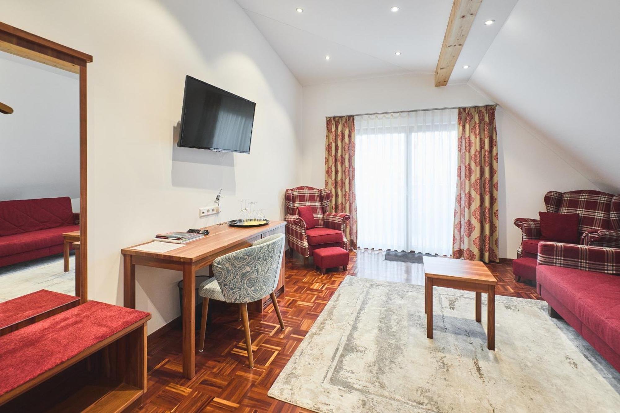 Hornstein Hotel *