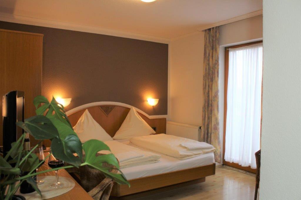 Winzerhotel Kinges-kessel Gbr Hotel Morstadt