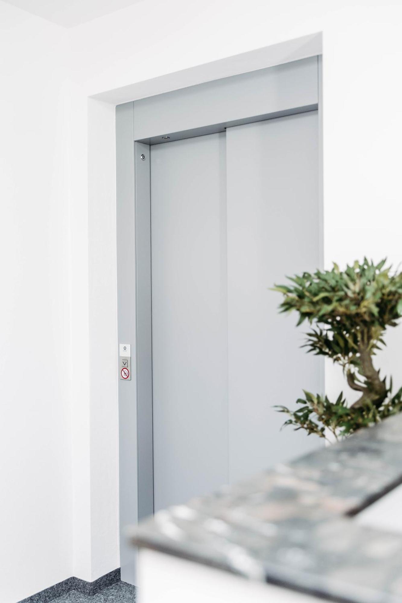 Easy - Self Check In - Out Höchst