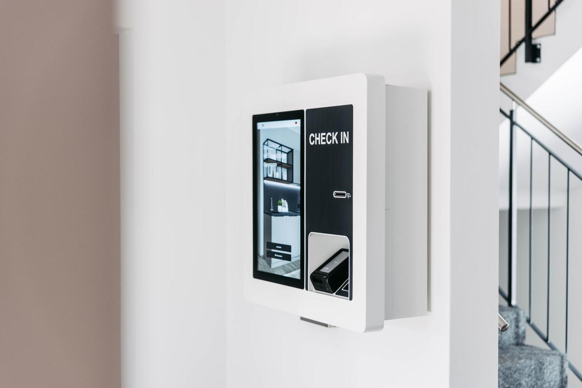 Easy - Self Check In - Out * Höchst