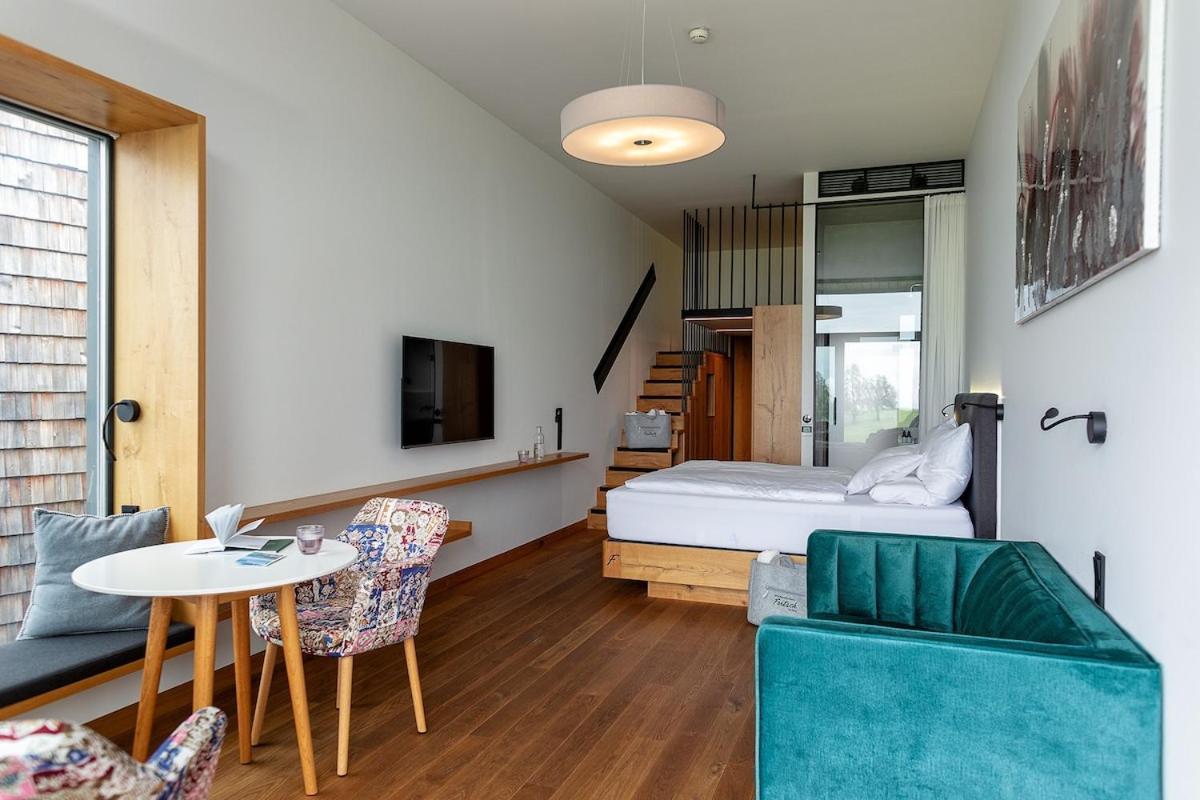 Design-chalet Mit Teilseeblick, Pool, & Restaurant Chalet Lochau