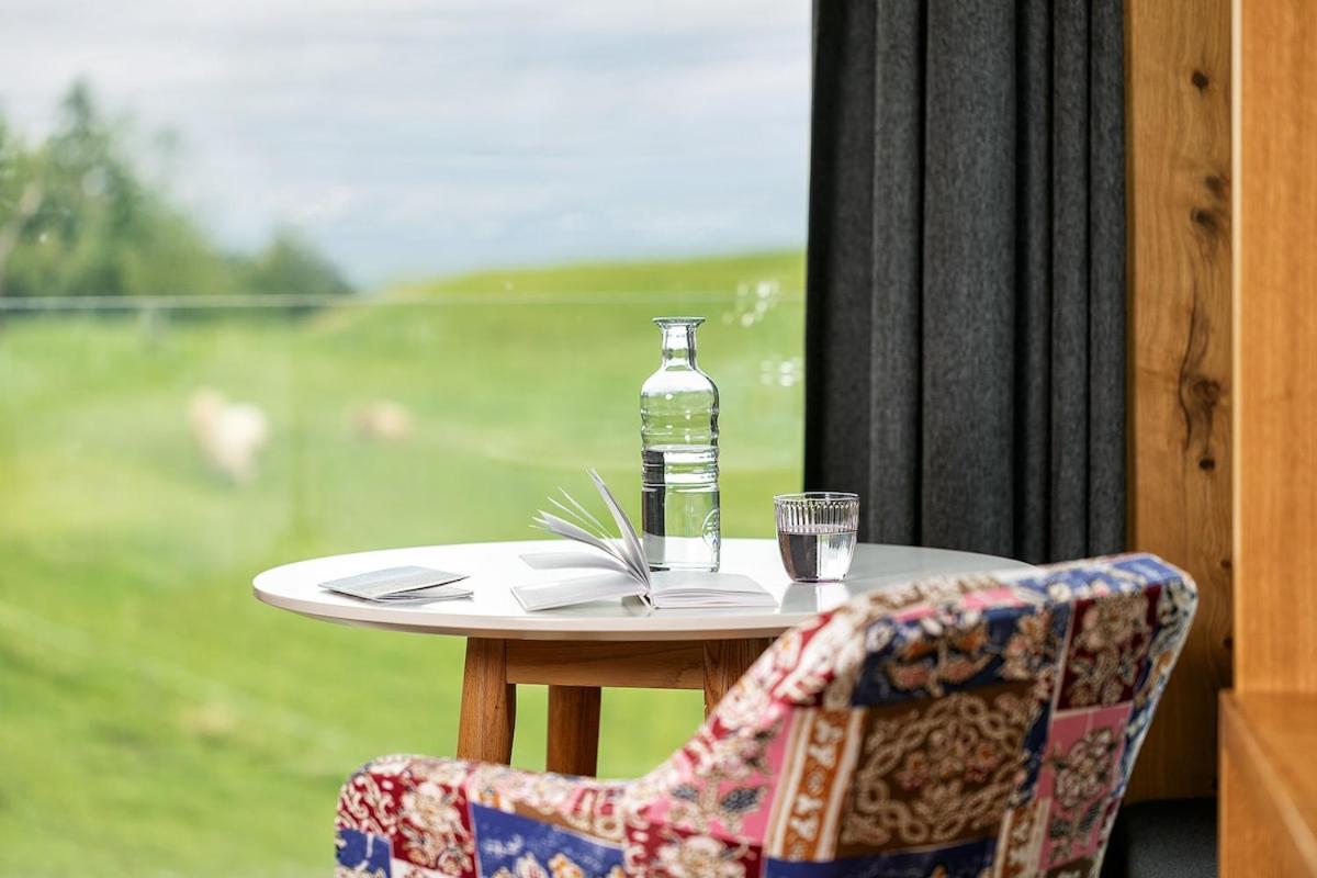 Design-chalet Mit Teilseeblick, Pool, & Restaurant Lochau