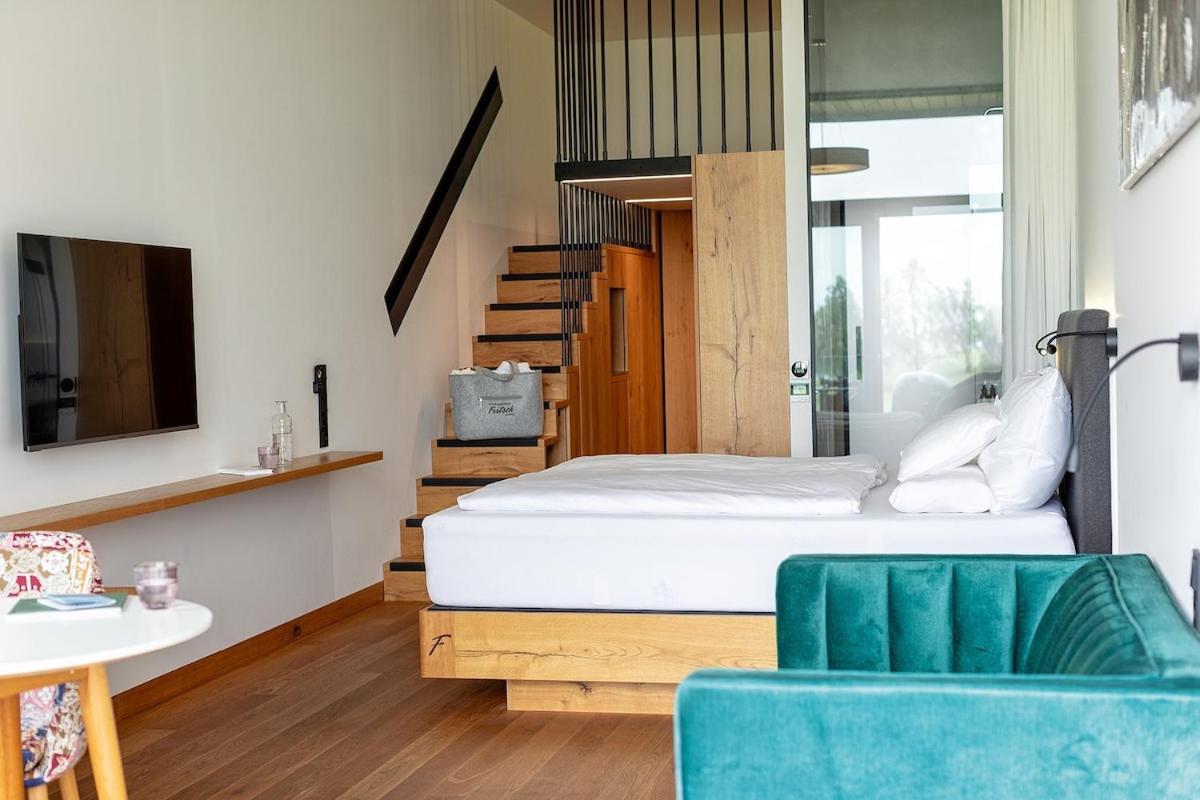 Design-chalet Mit Teilseeblick, Pool, & Restaurant Chalet