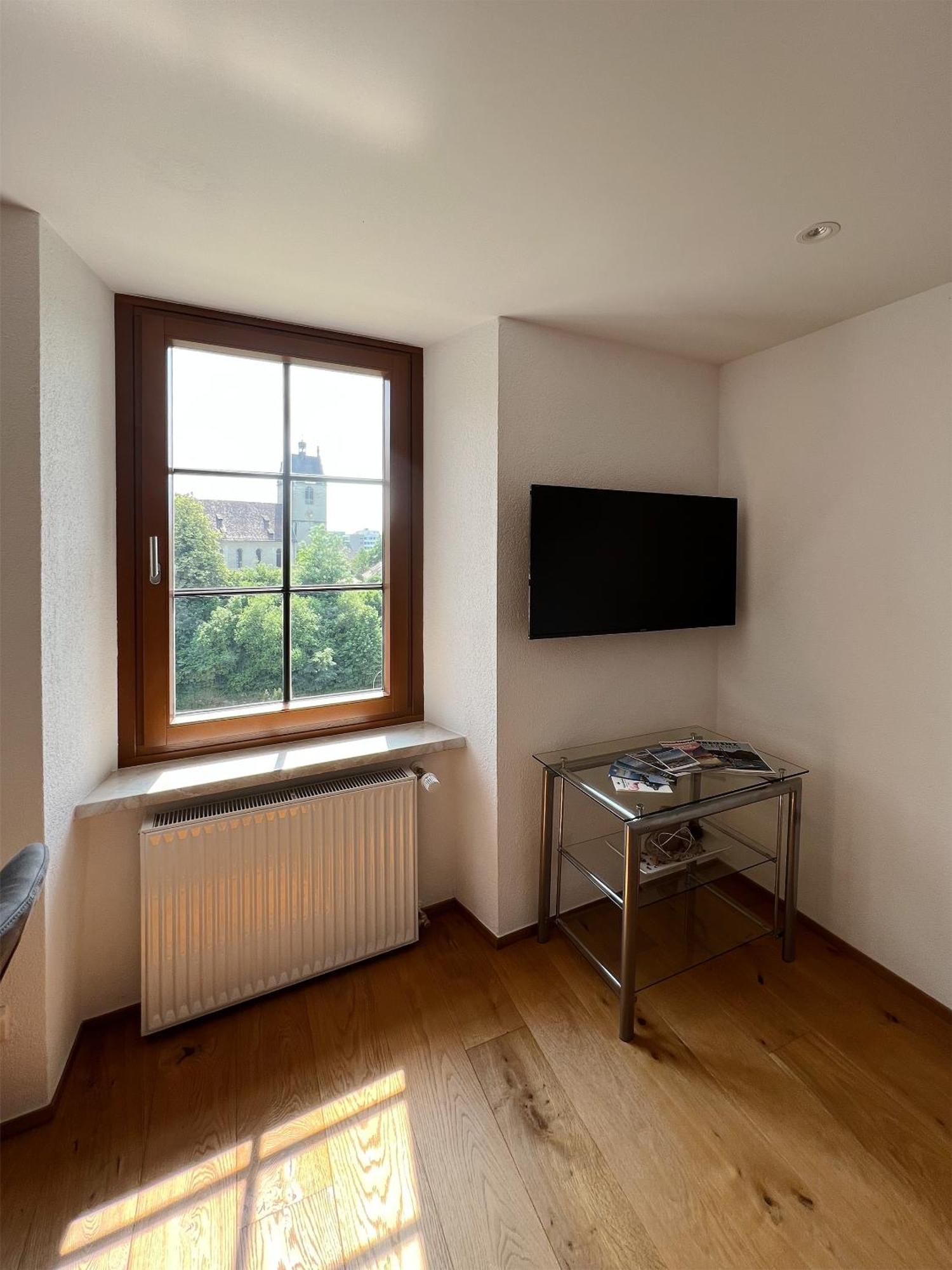 Uptown Jewel Apartment *