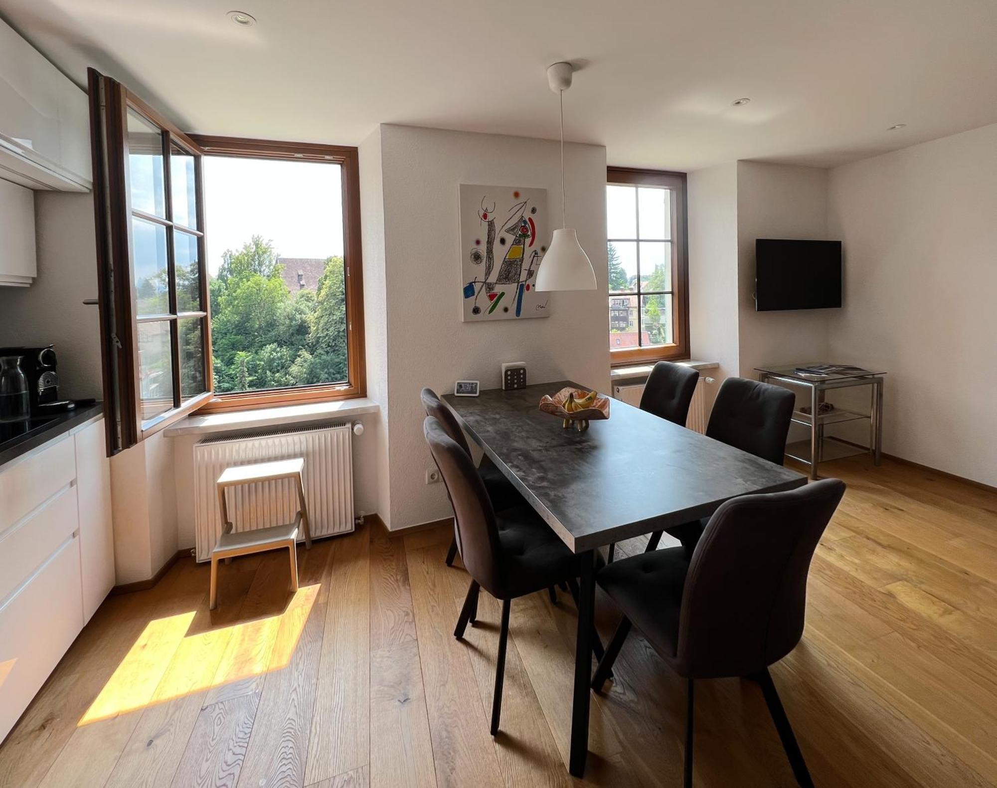 Uptown Jewel Apartment *