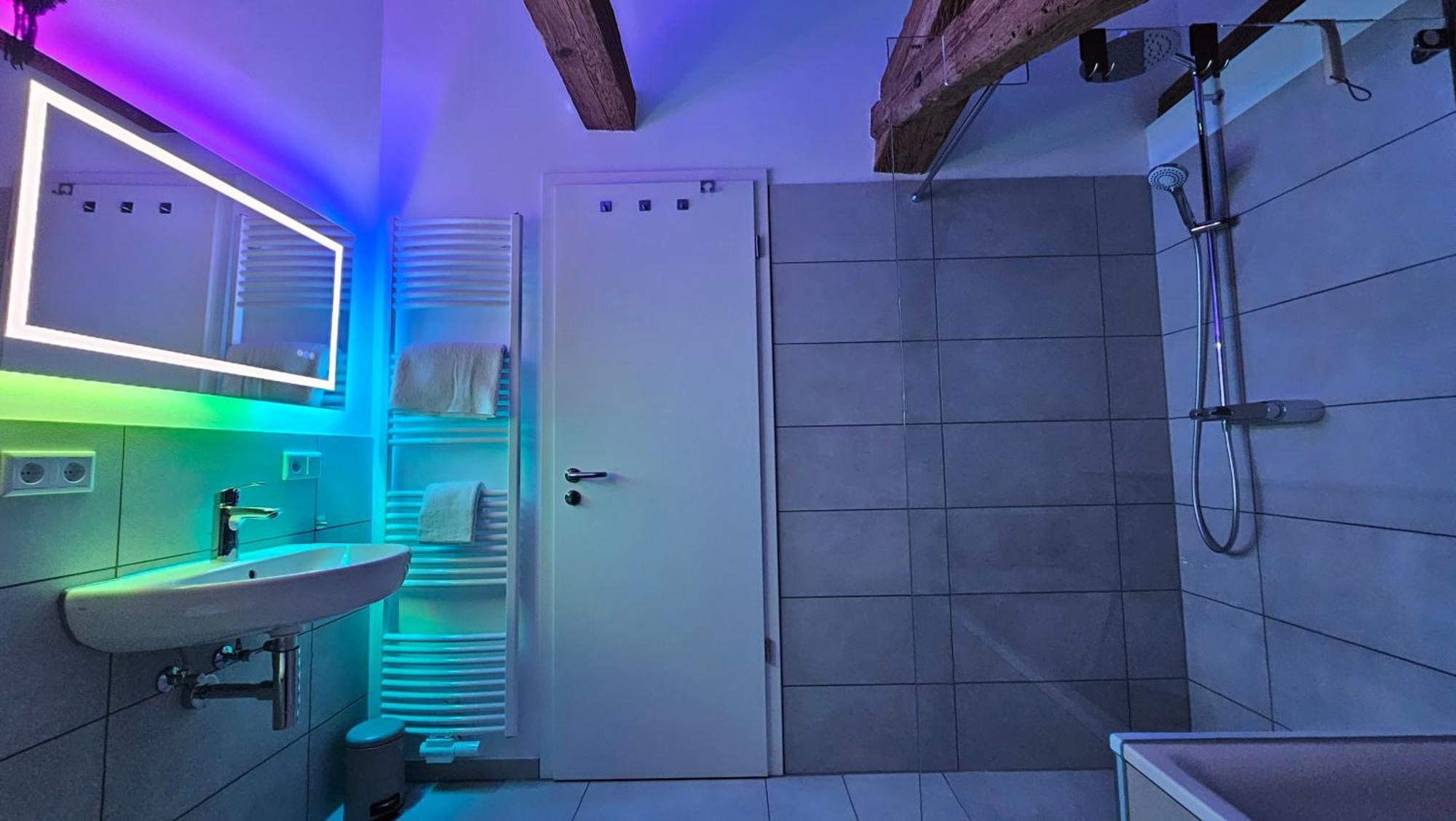 Wood World Luxury - Massage - Bergblick - Tranpolin- Parken Apartment *
