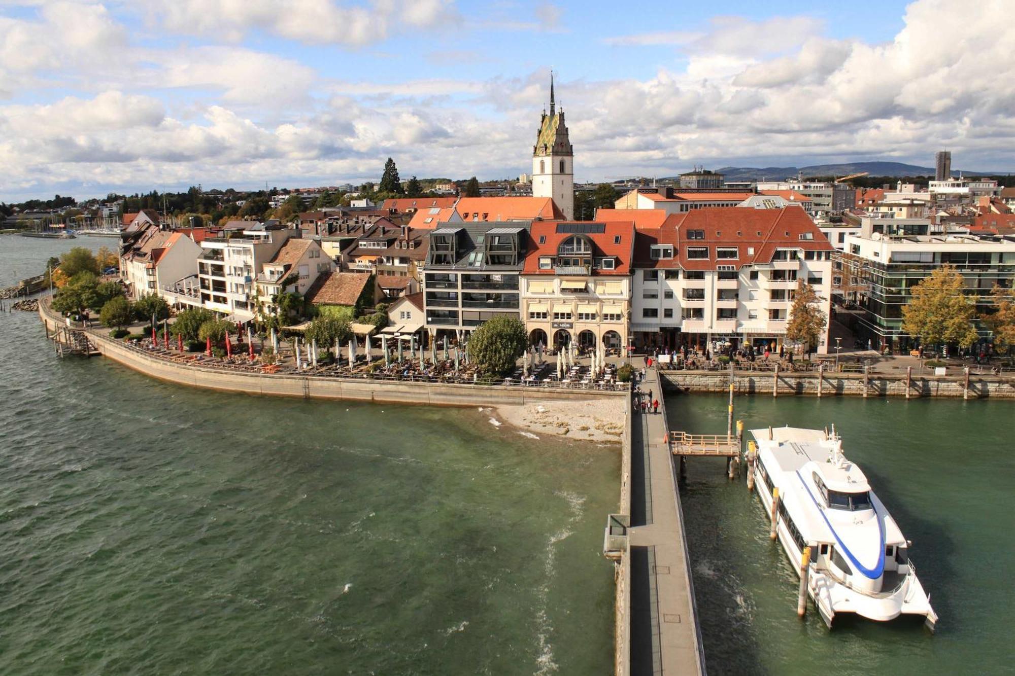 Apartment Black&white Mit Sonnenbalkon Und Parkplatz Friedrichshafen