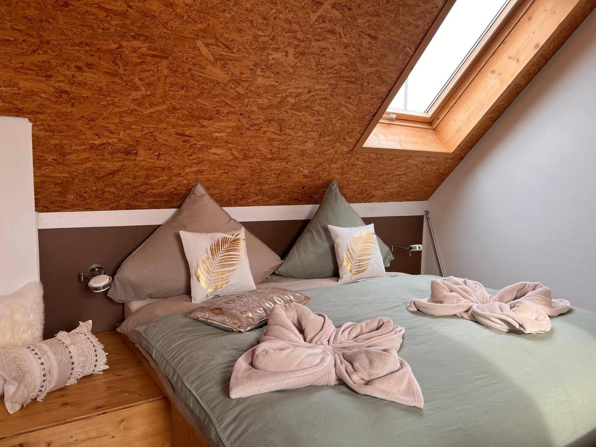 Seeglueck Seegold - Moderne Maisonette-wohnung Mit Balkon Und Parkplatz In Seenaehe In Konstanz-dingels-dorf Apartment Konstanz