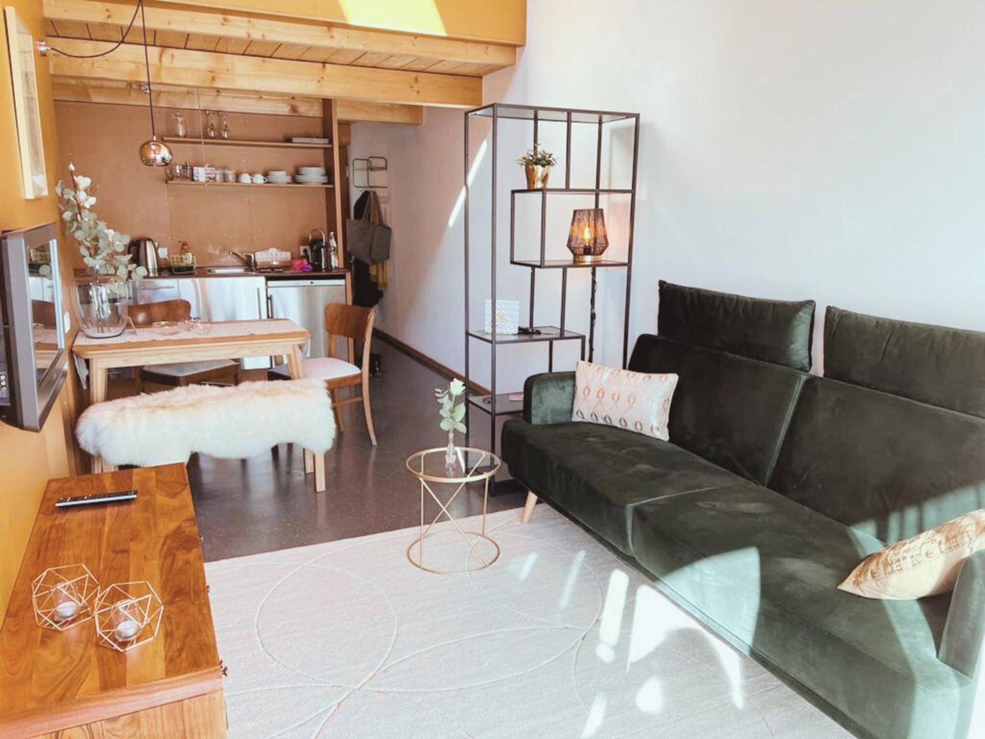 Seeglueck Seegold - Moderne Maisonette-wohnung Mit Balkon Und Parkplatz In Seenaehe In Konstanz-dingels-dorf Apartment *