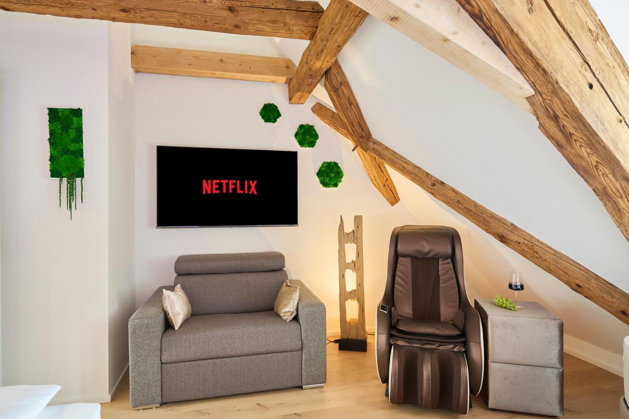 Wood World Luxury - Massage - Bergblick - Tranpolin- Parken Apartment *