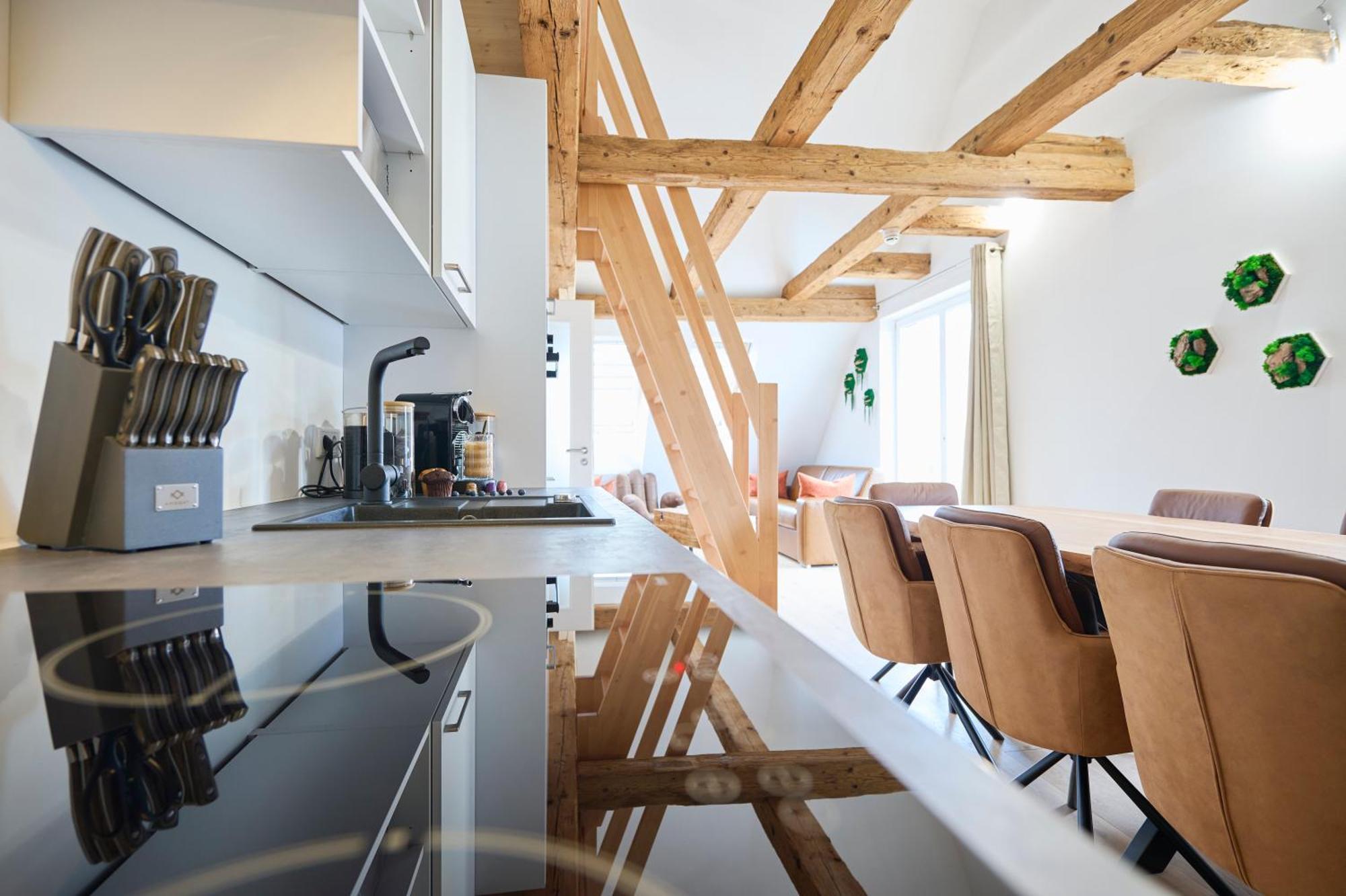 Wood World Luxury - Massage - Bergblick - Tranpolin- Parken Apartment