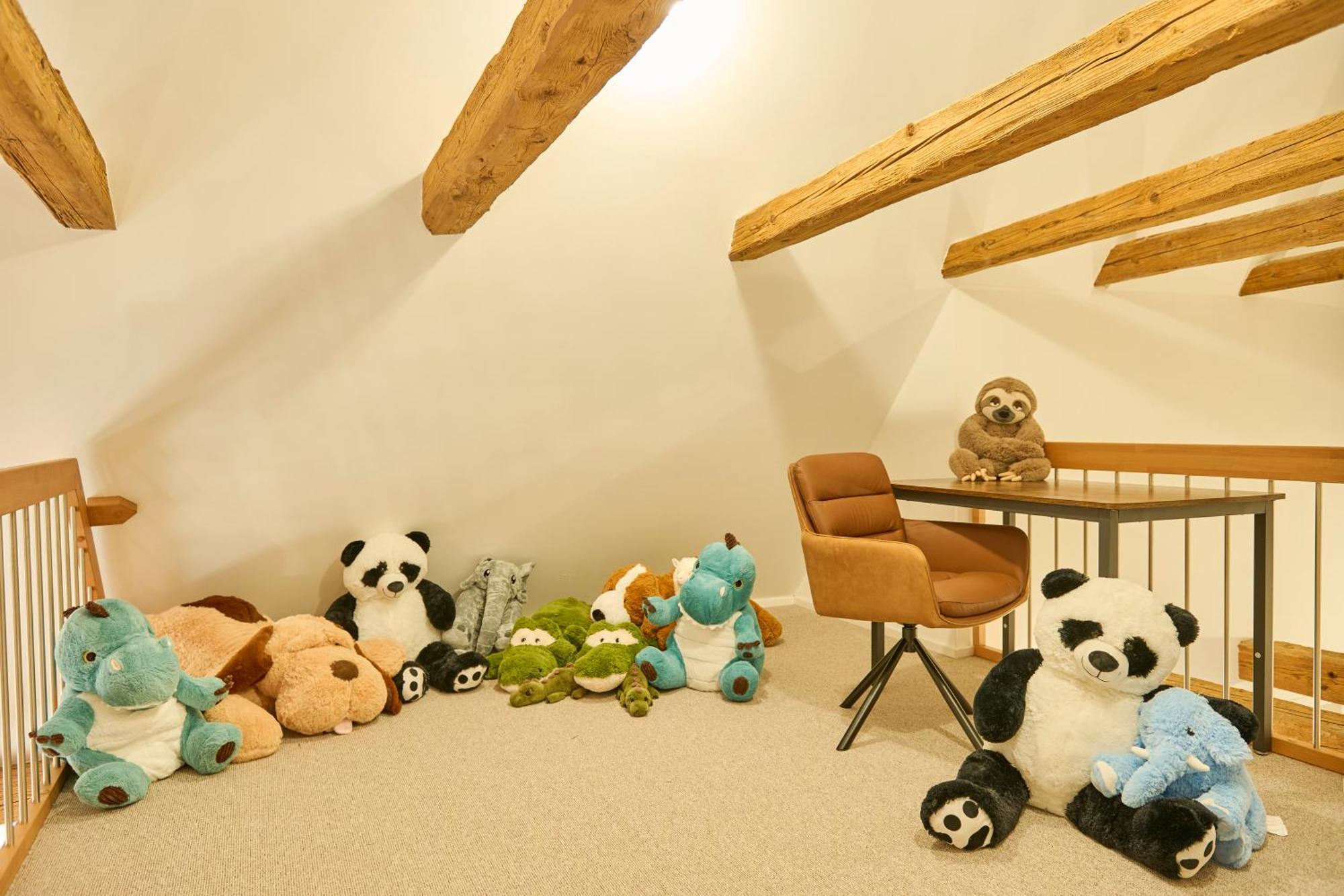 Wood World Ii Massage - Bergblick - Parken - Kueche - Light Show - Trampolin Apartment
