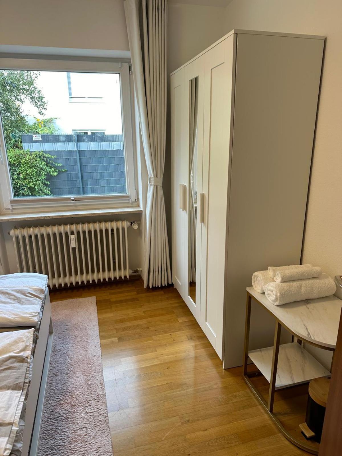 Private In Shared Apartment! *