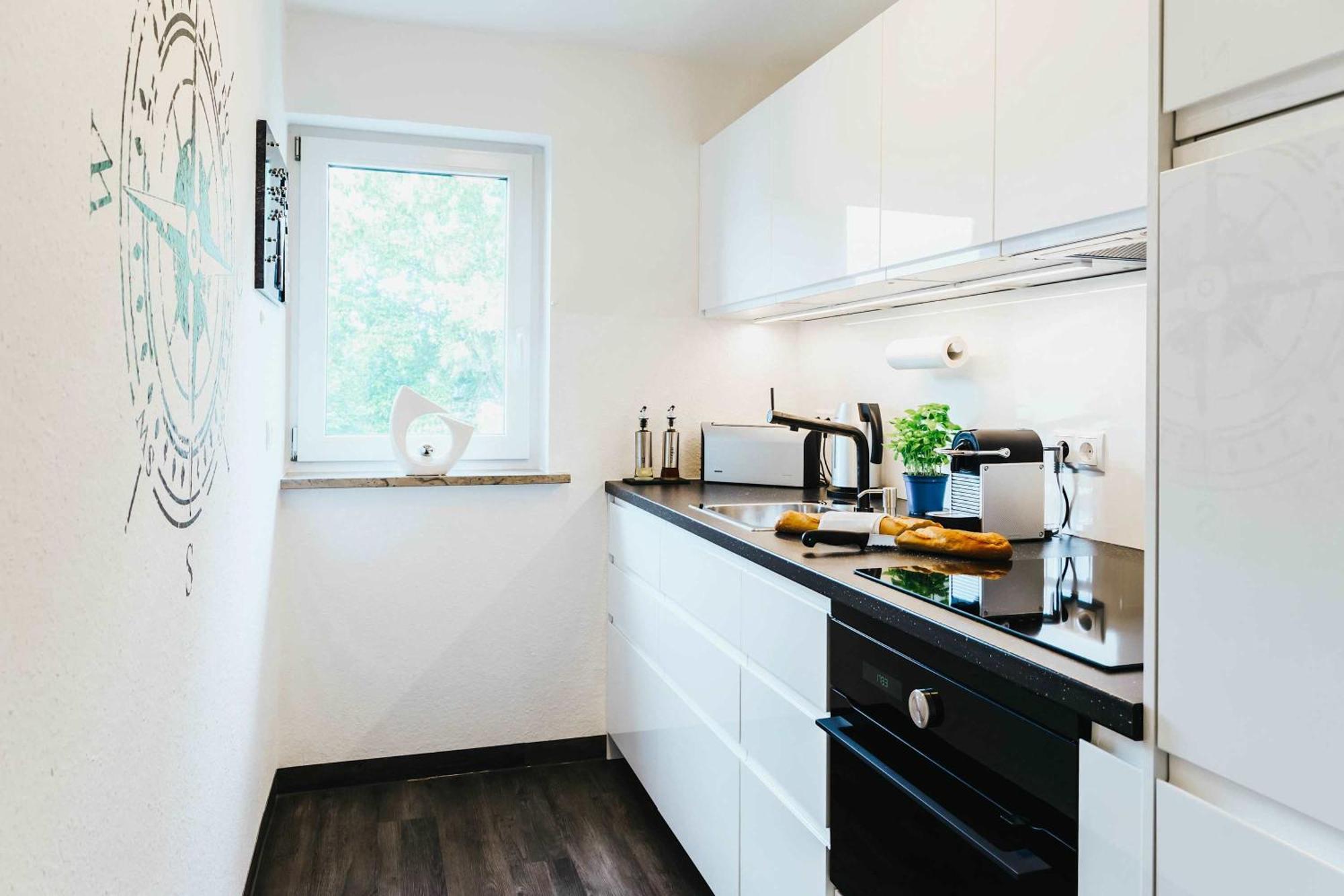 Black&white Mit Sonnenbalkon Und Parkplatz Apartment *