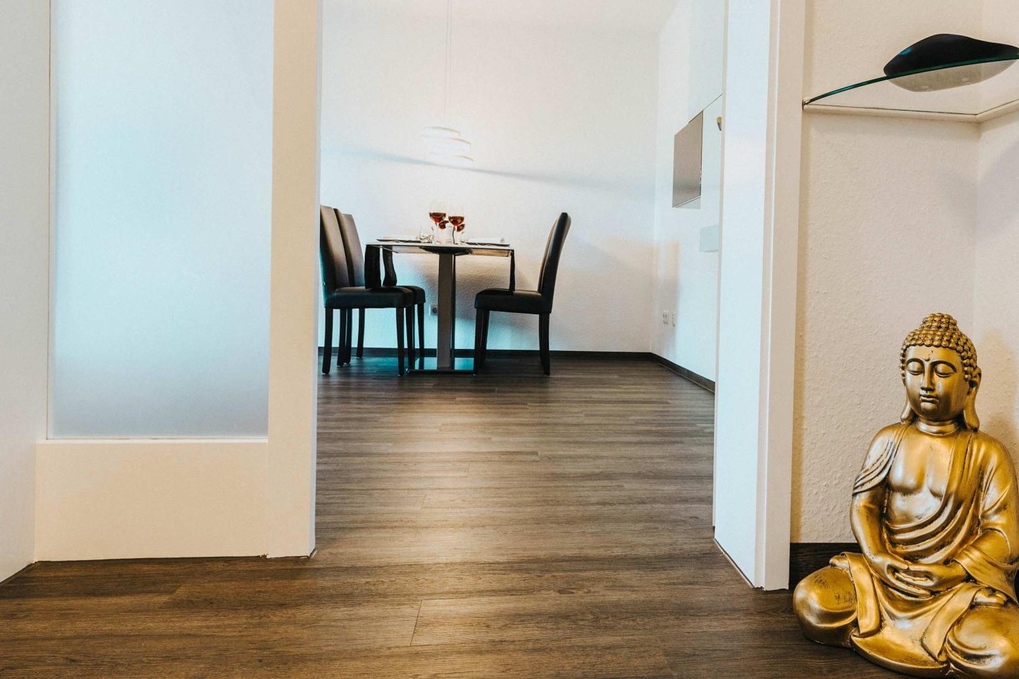 Apartment Black&white Mit Sonnenbalkon Und Parkplatz