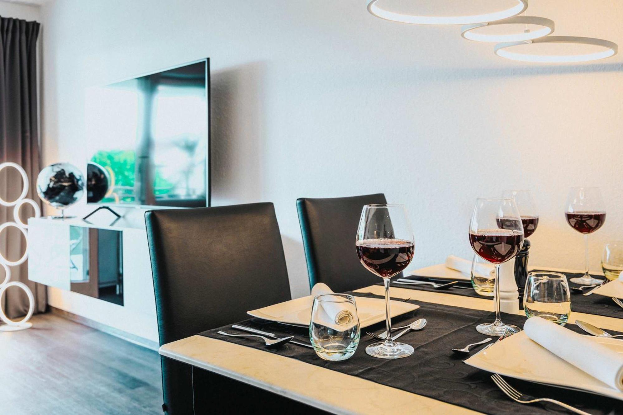 Black&white Mit Sonnenbalkon Und Parkplatz Apartment *