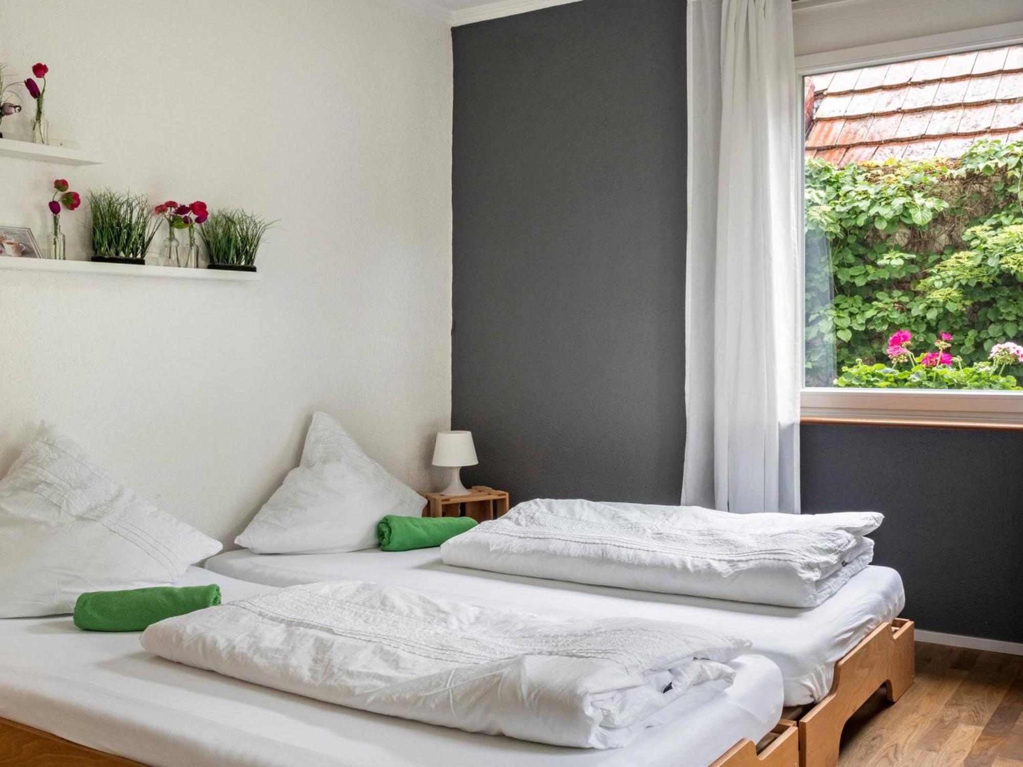 Guest house Seeglueck Oase - Charmante Mit Garten Gaestezimmern Und Tiny House Nahe Universitaet Insel Mainau Und In