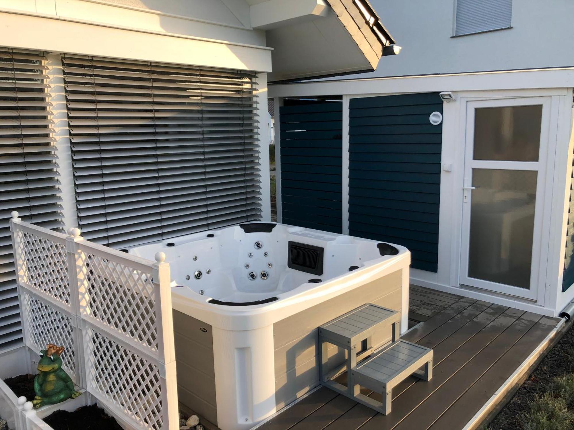 Grosses Luxusferienhaus Mit Whirlpool