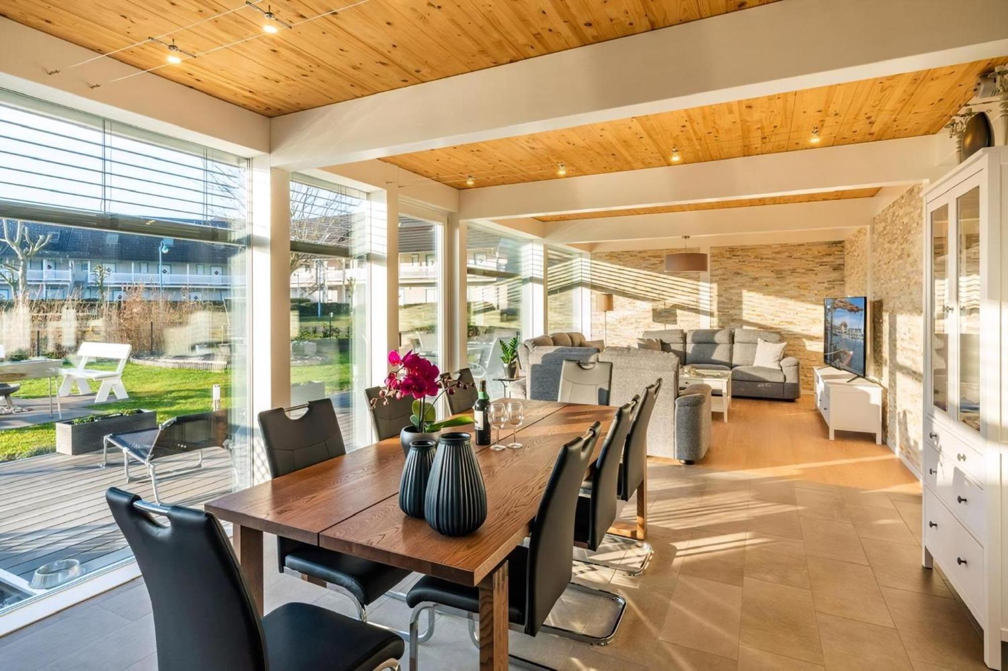 Grosses Luxusferienhaus Mit Whirlpool