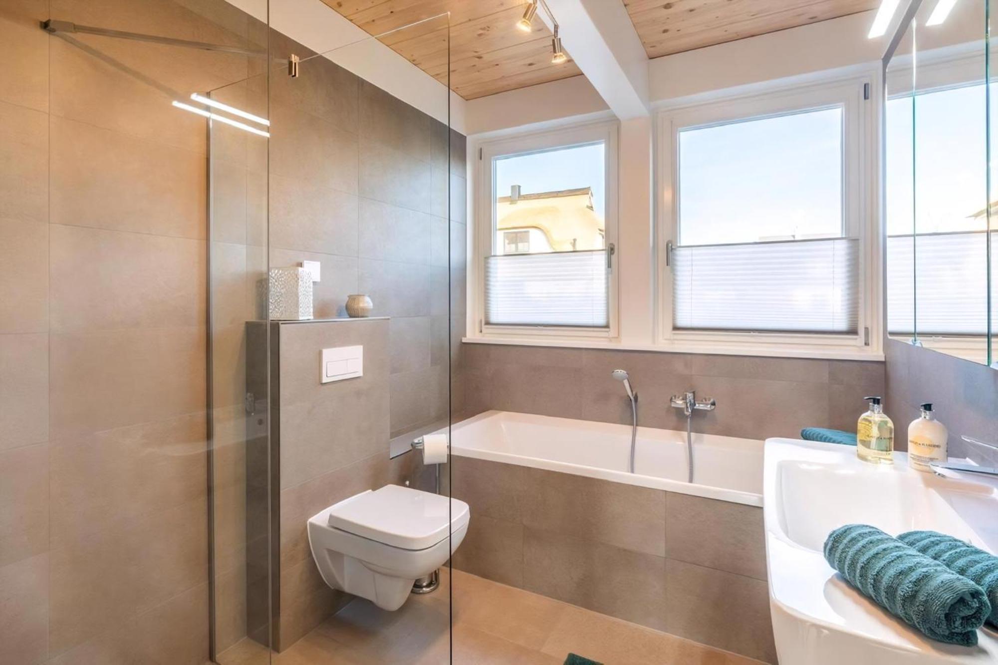 Grosses Luxusferienhaus Mit Whirlpool *