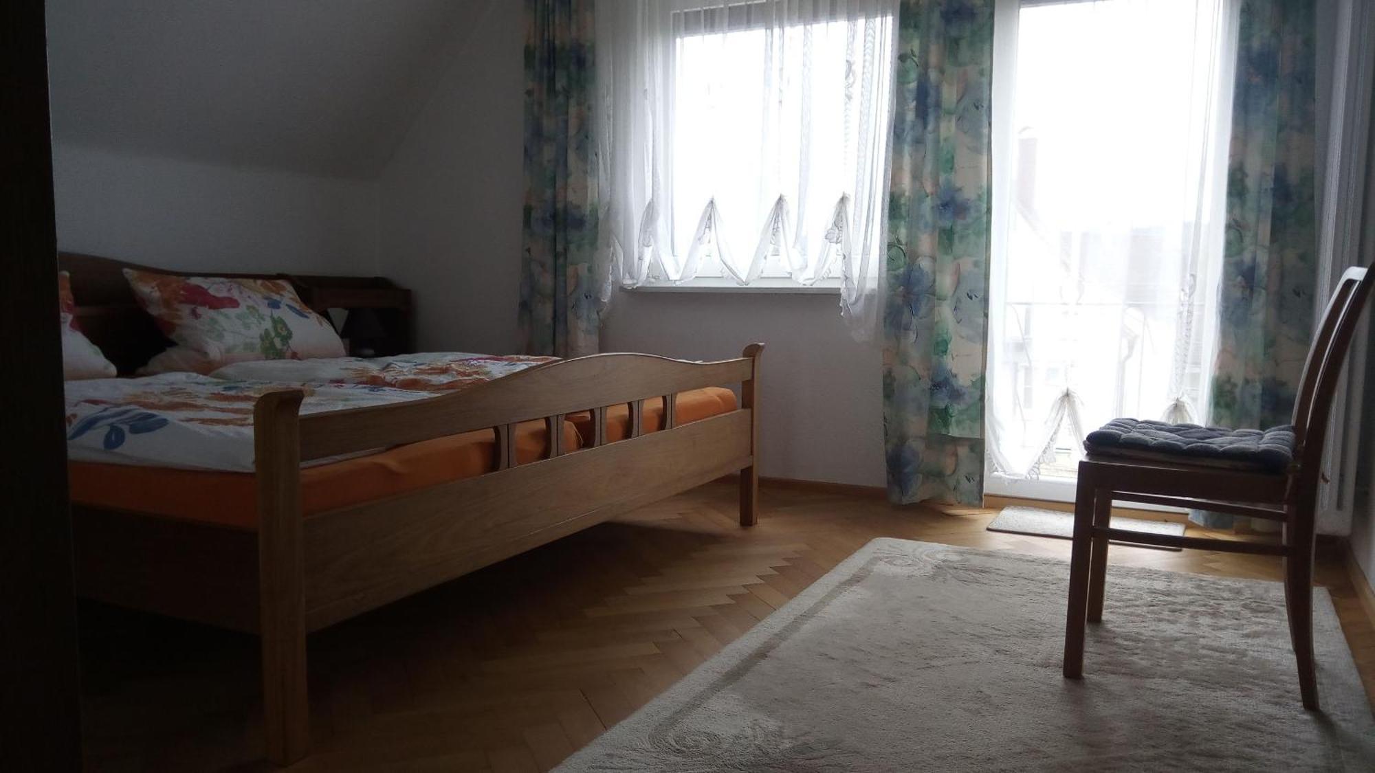 In Ruhiger Lage Mit Grossem Garten