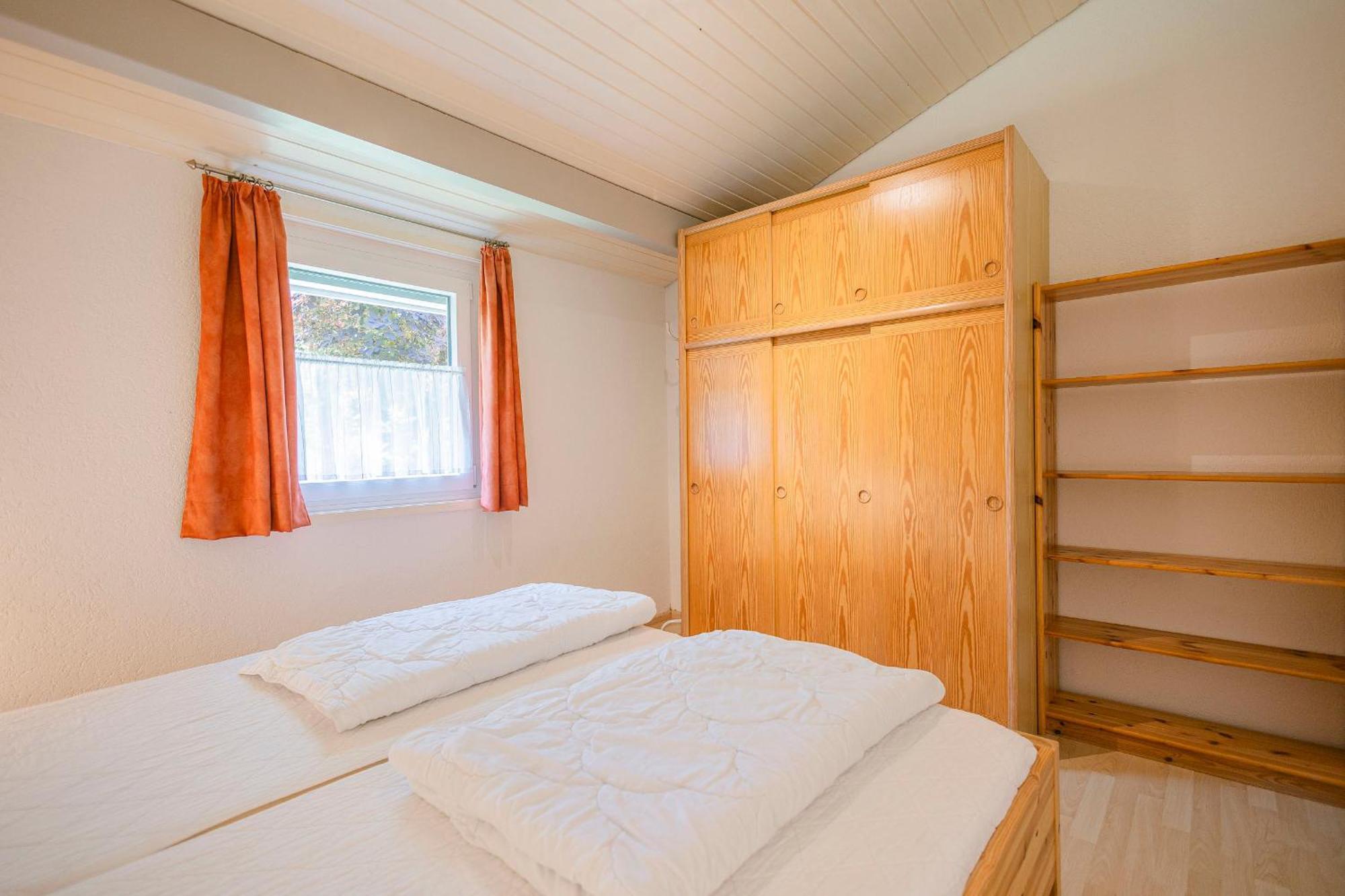 Ferienwohnpark Satteldachhaus Typ 10 Sdr 102 Holiday home Immenstaad am Bodensee