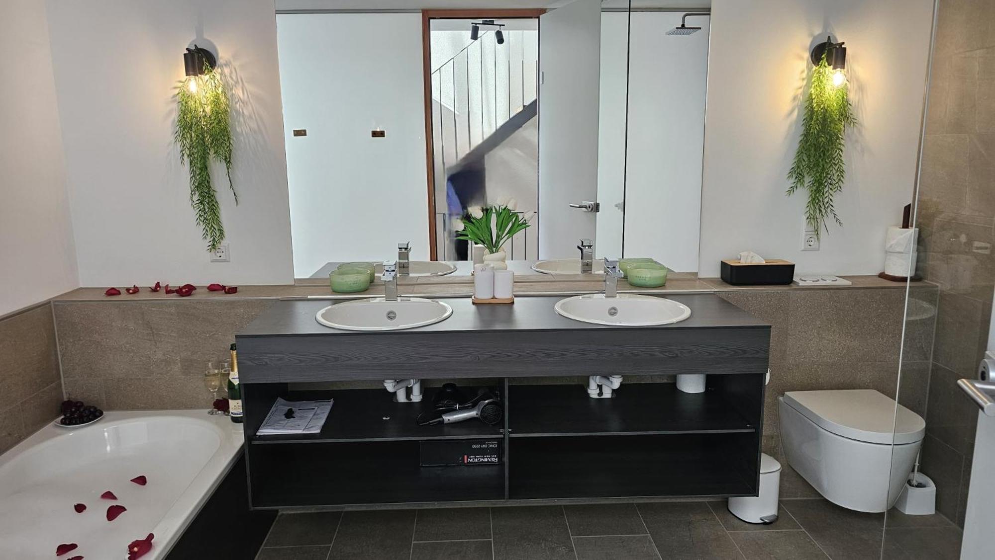 Bodensee Penthouse 23i - Seesicht - Billiard - Panorama Exklusive Apartment *