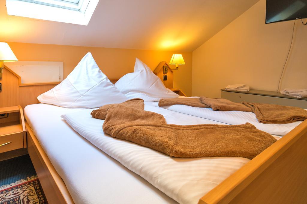 Zum Lieben Augustin Hotel 2*