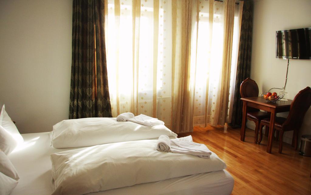 Viktoria Hotel 2*