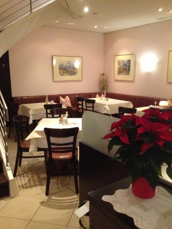 Hotel & Restaurant 