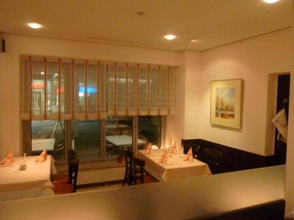 Hotel & Restaurant 