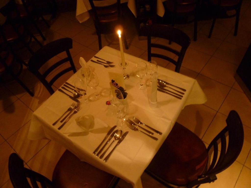 Hotel & Restaurant 