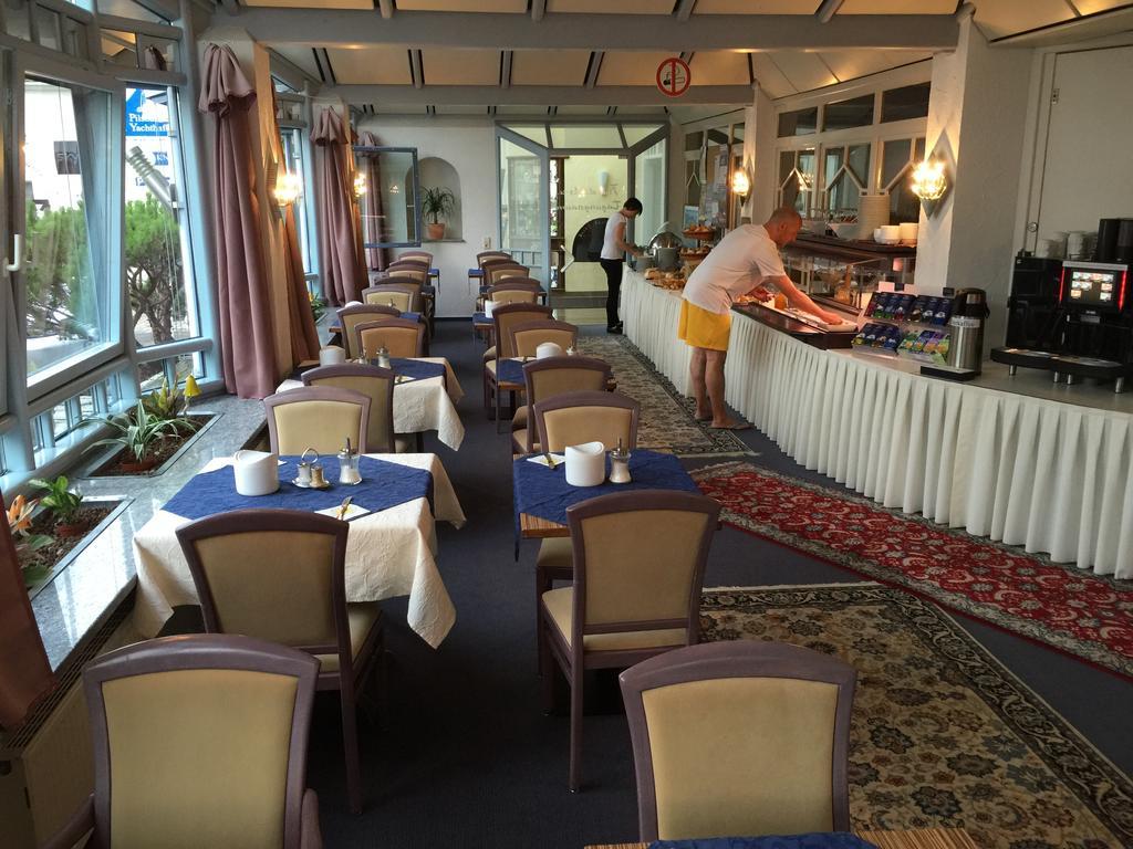 Hotel Knaus Am Hafen 3*
