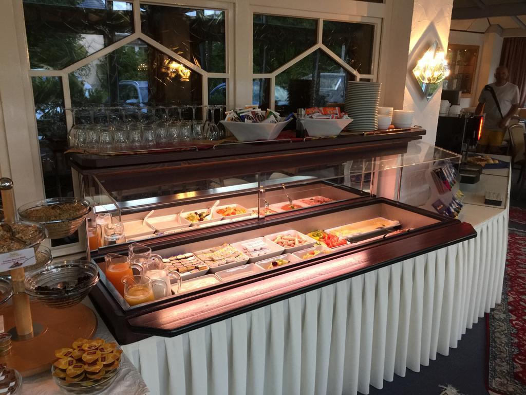 Hotel Knaus Am Hafen 3*