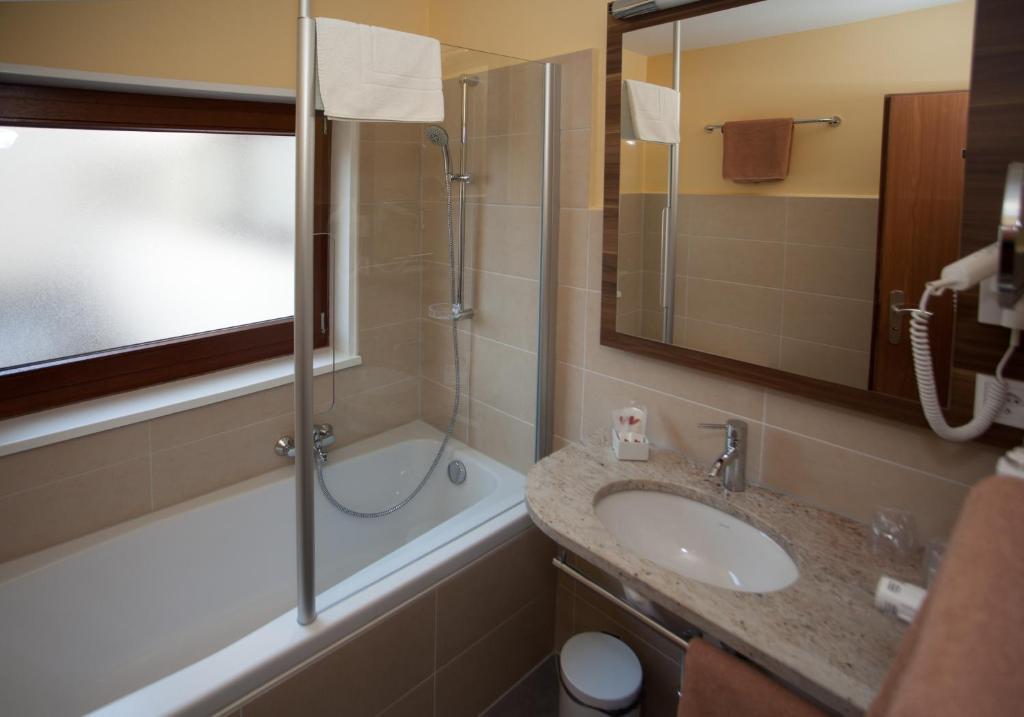 Hotel Knaus Am Hafen 3*